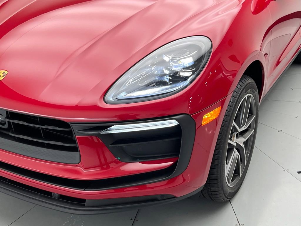 Certified 2025 Porsche Macan image 30