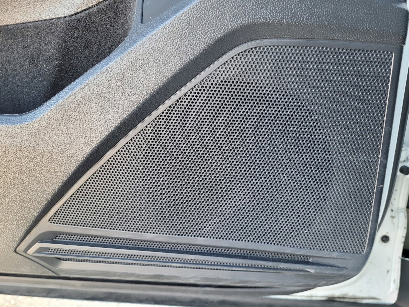 Used 2022 Volkswagen Tiguan SE R-Line image 24