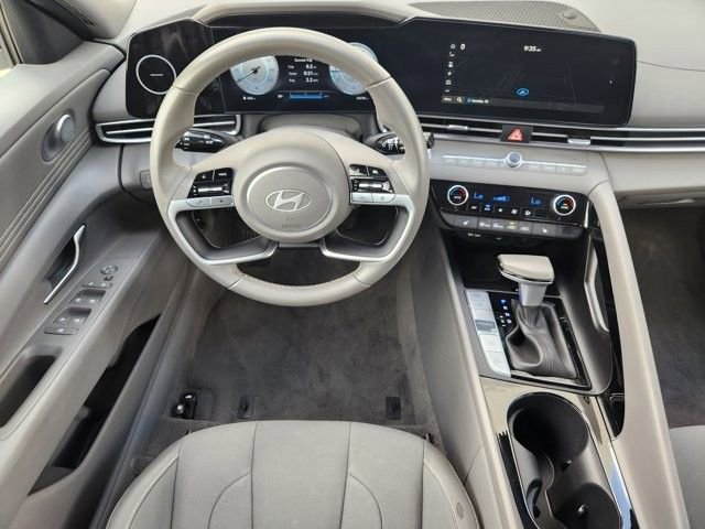 Used 2025 Hyundai Elantra SEL FWD image 27