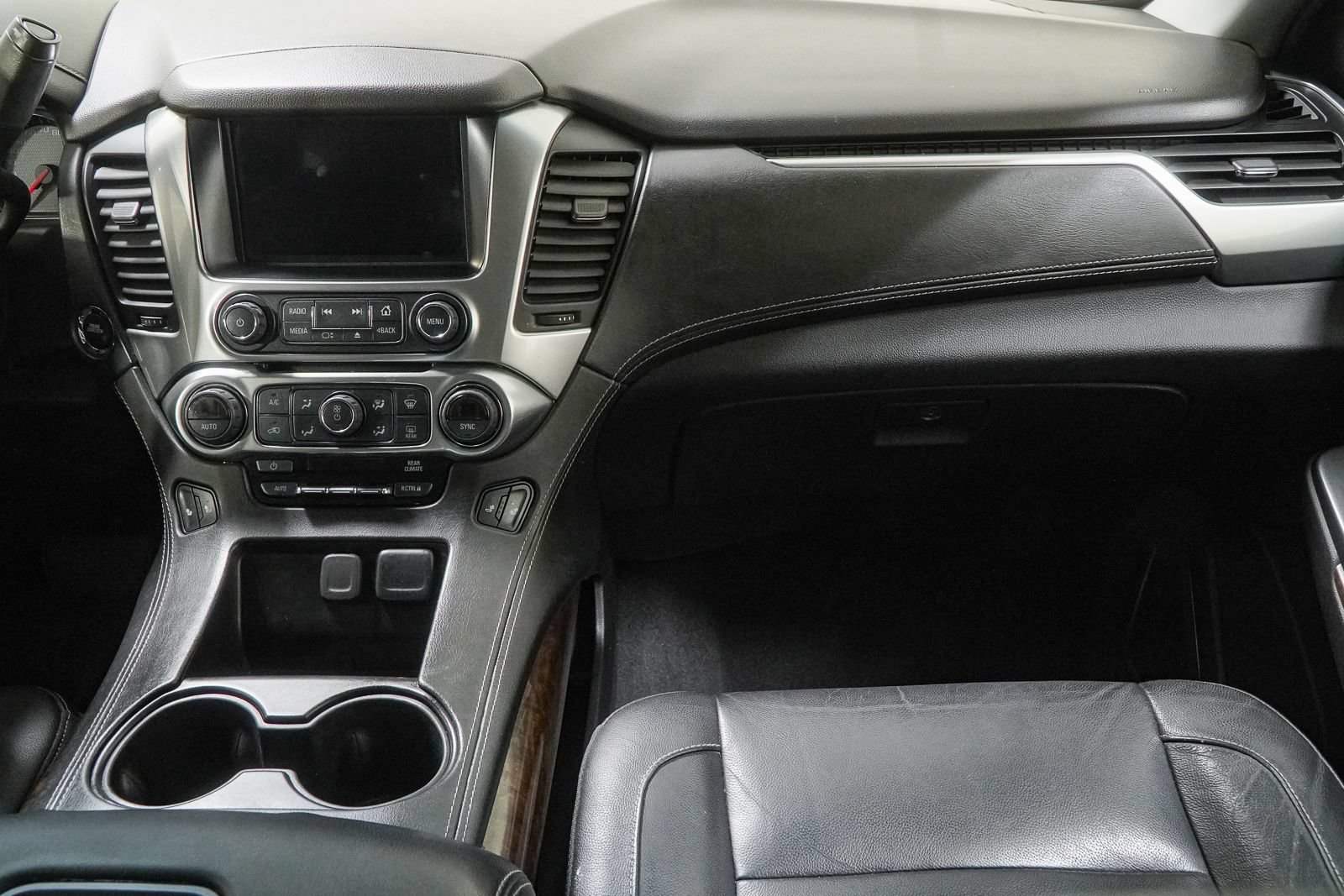 Used 2019 Chevrolet Tahoe LT w/ Luxury Package AWD/4WD image 35