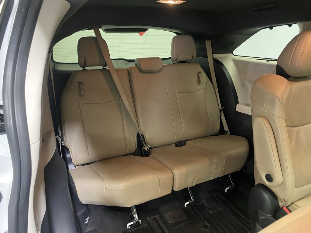Used 2022 Toyota Sienna Limited image 14