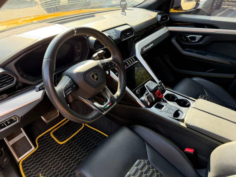 Used 2019 Lamborghini Urus AWD/4WD image 10