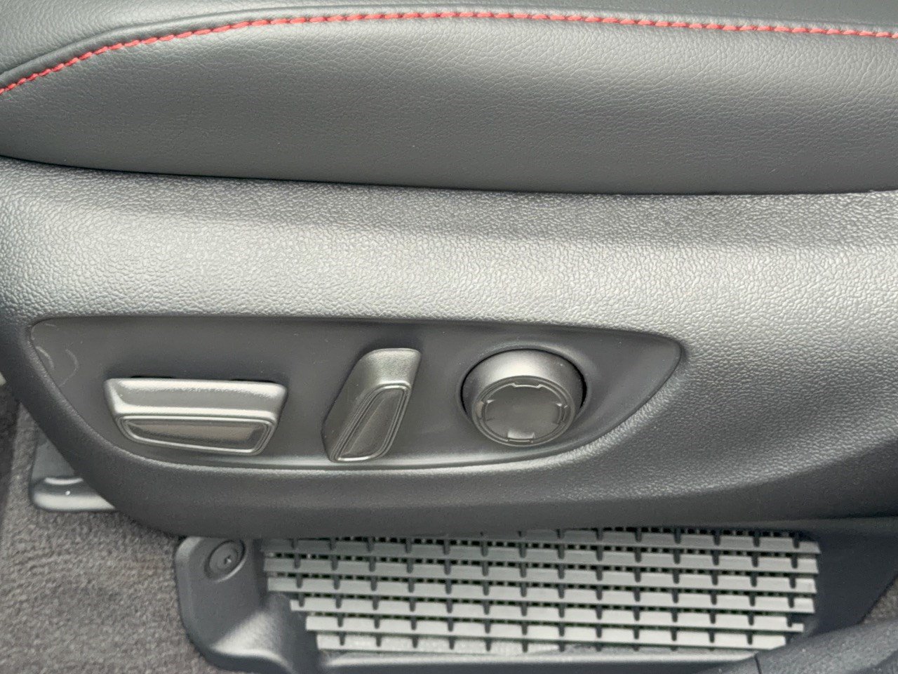 New 2026 Toyota Sienna XSE FWD image 17