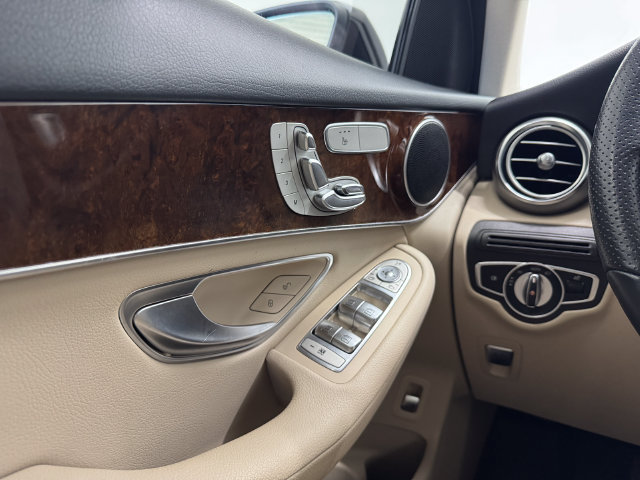 Used 2019 Mercedes-Benz GLC 300 image 35