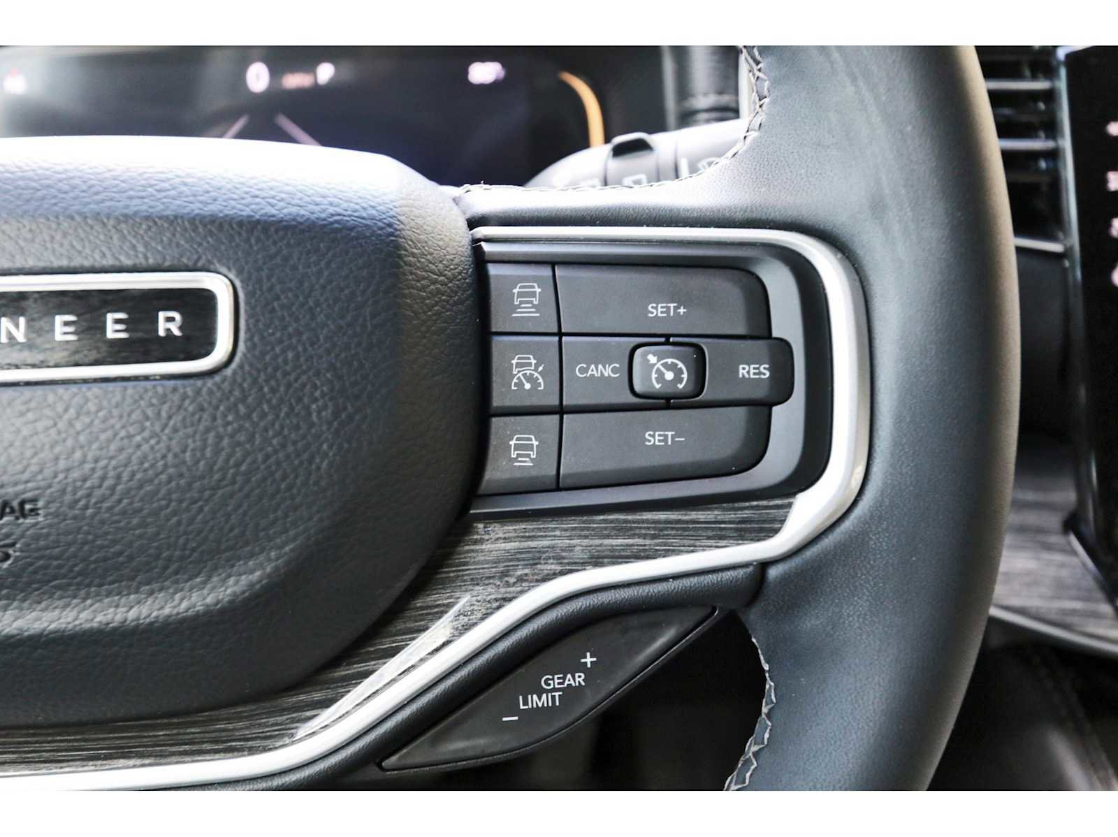 Used 2022 Jeep Wagoneer Series III w/ Flexible Seating Group image 17