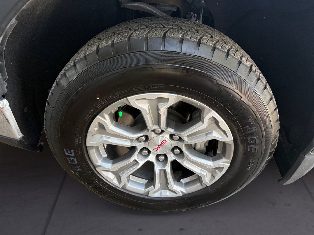 Used 2025 GMC Sierra 1500 SLT AWD/4WD image 9