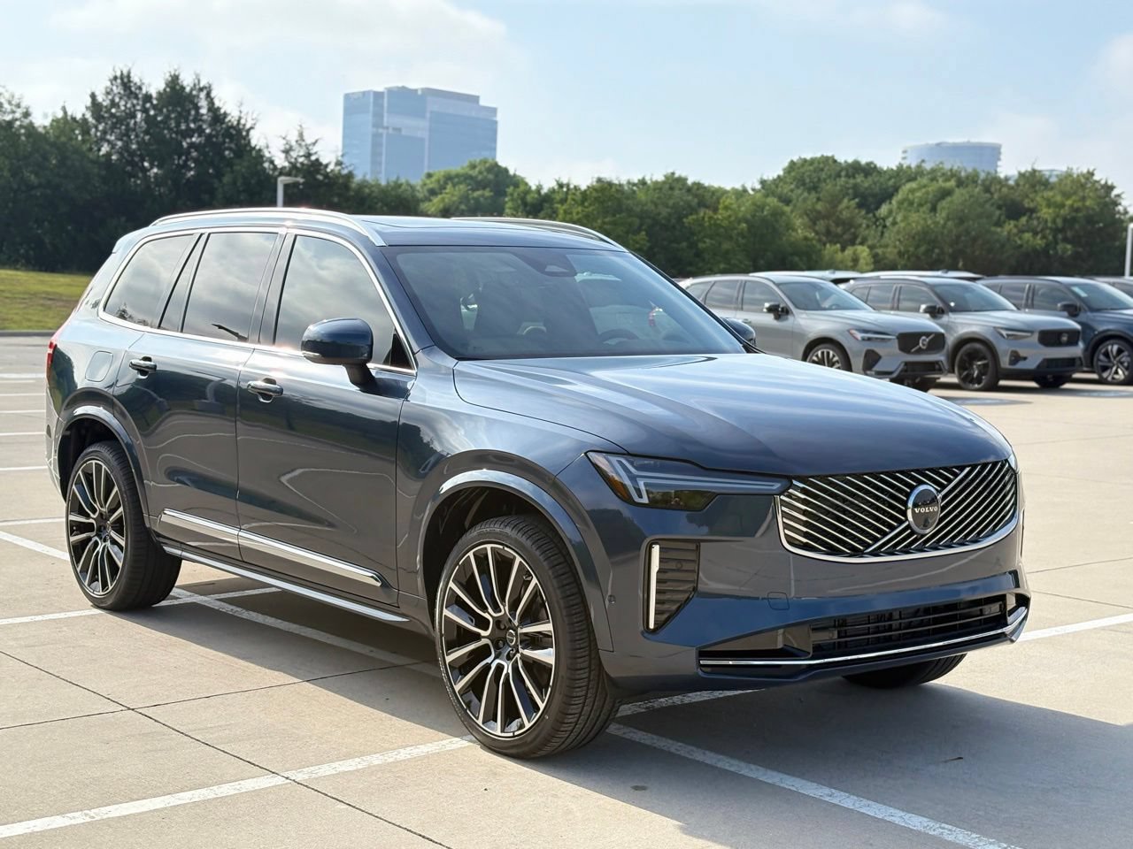 New 2026 Volvo XC90 B5 Plus w/ Protection Package Premier AWD/4WD image 4