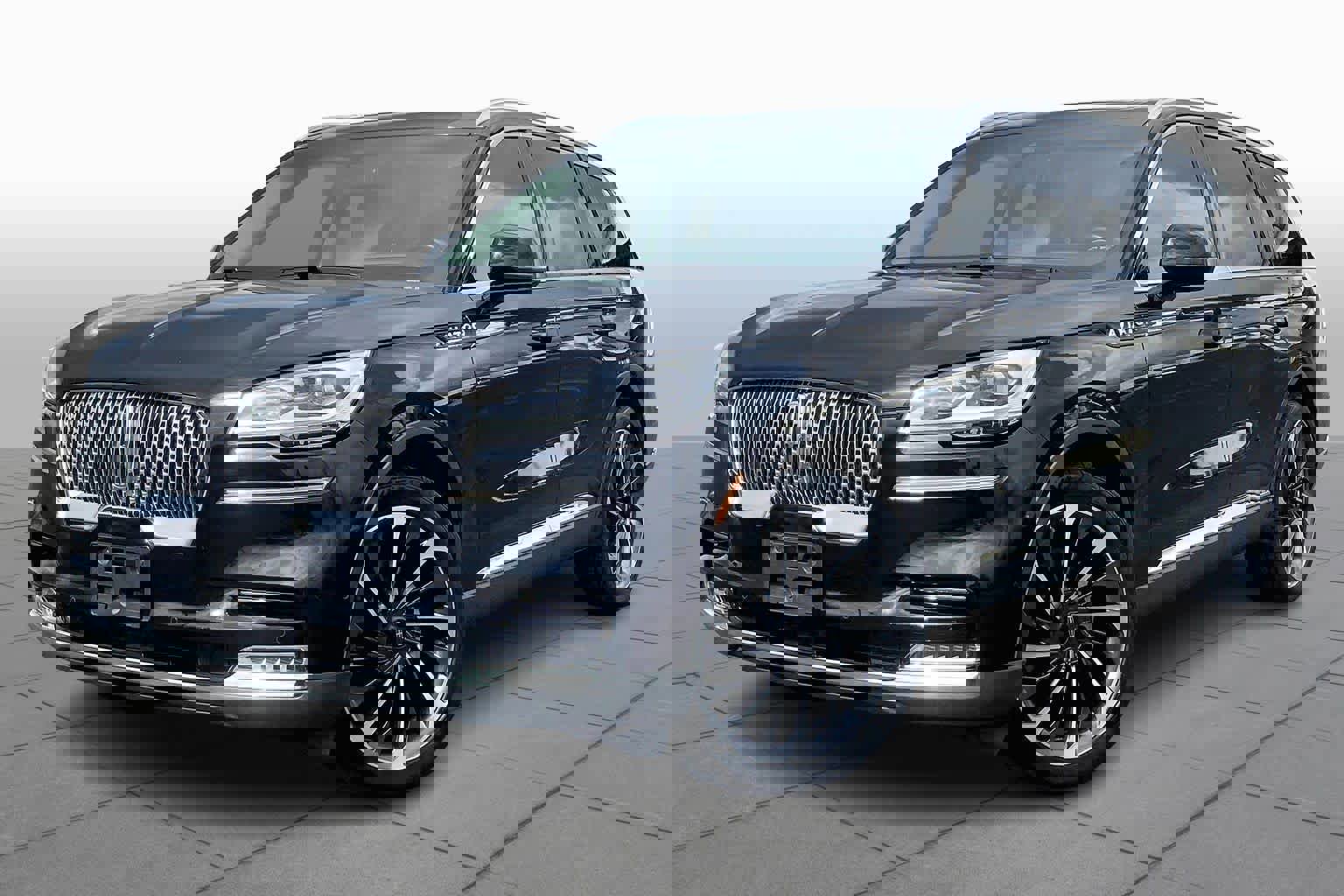 Used 2020 Lincoln Aviator Reserve w/ Equipment Group 202A image 2