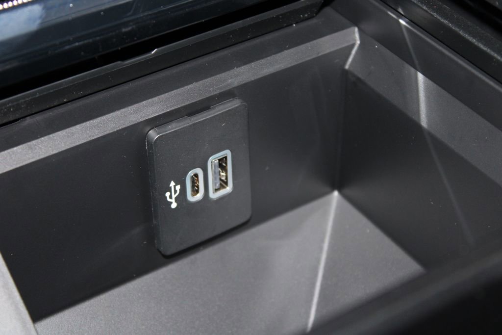 New 2026 Ford F250 Lariat w/ Black Appearance Package image 46