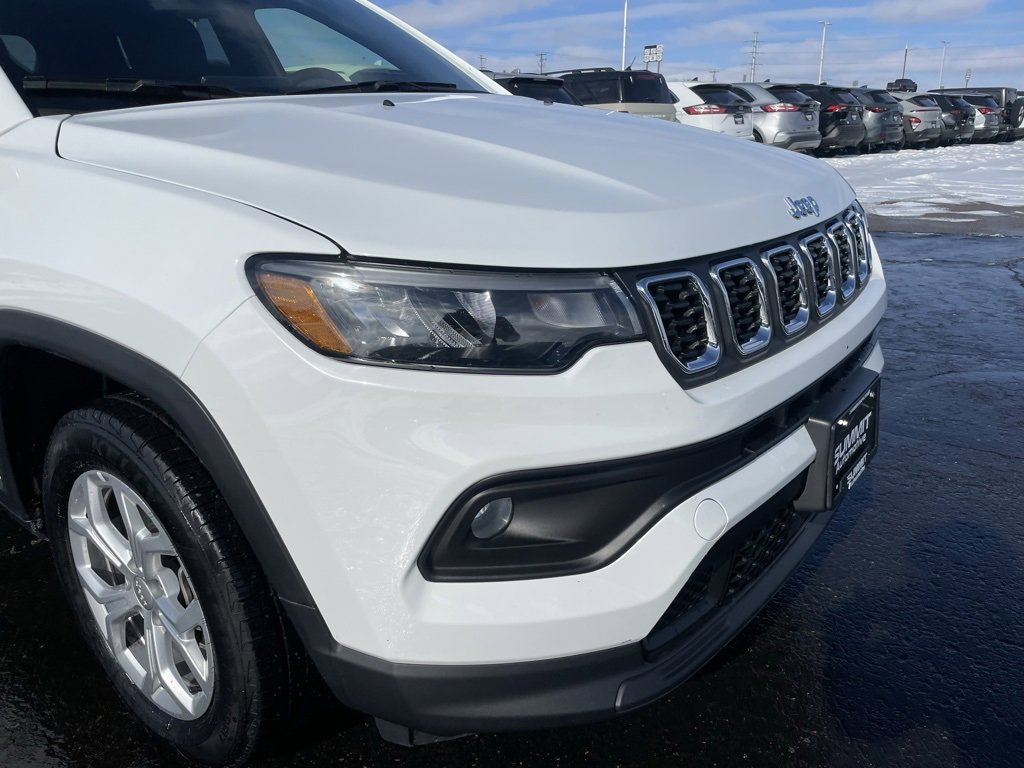 Used 2024 Jeep Compass Latitude image 32