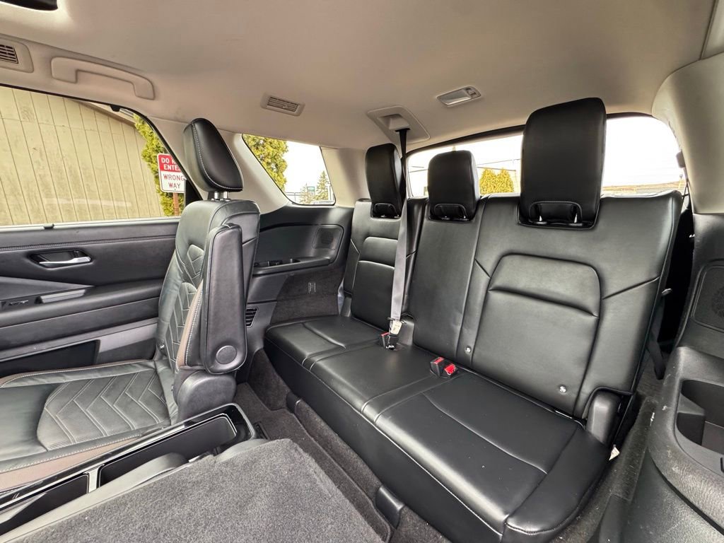 Used 2022 Nissan Pathfinder Platinum image 29