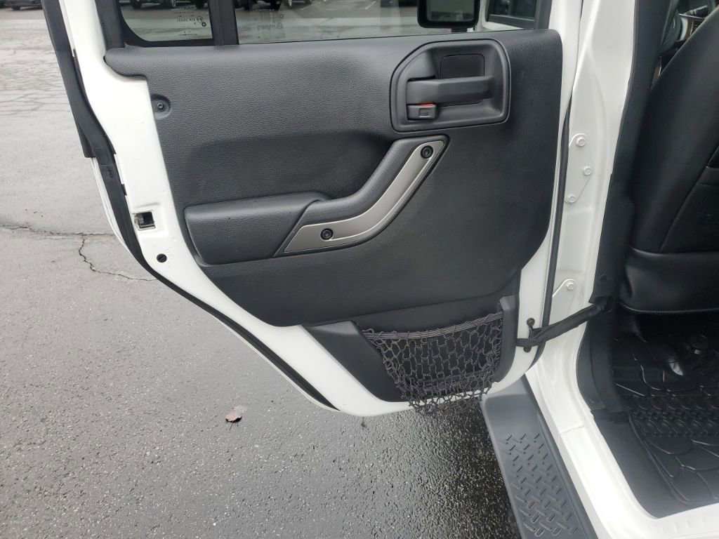 Used 2018 Jeep Wrangler Unlimited Sahara image 22