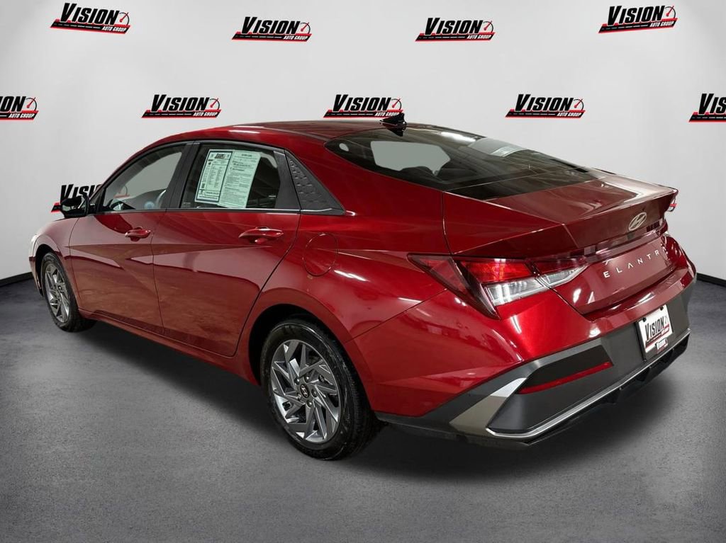 Used 2024 Hyundai Elantra SEL image 7