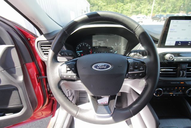 Used 2022 Ford Escape SE w/ SE Sport Appearance Package image 24