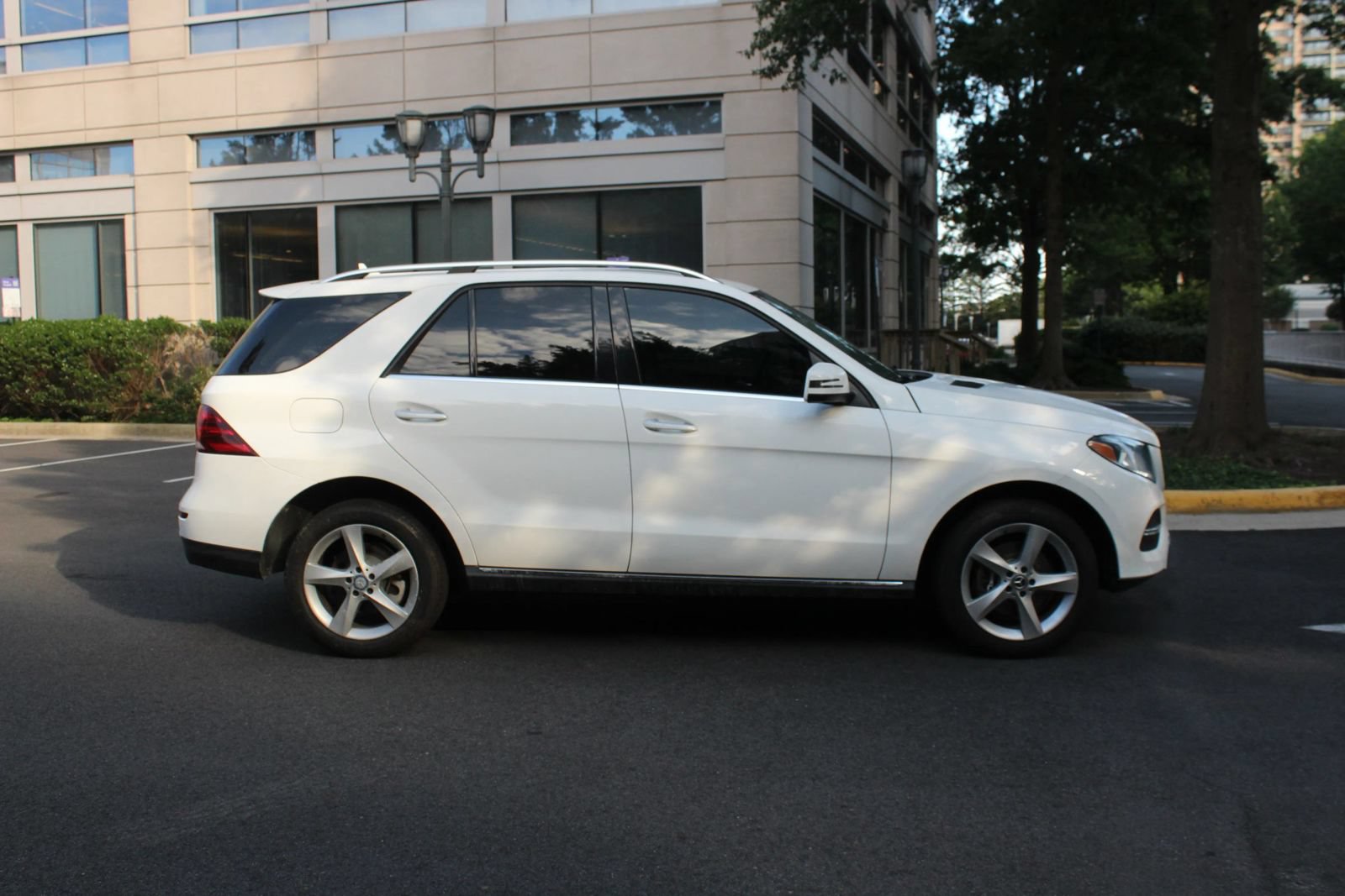 Used 2017 Mercedes-Benz GLE 350 4MATIC w/ Premium 1 Package image 6