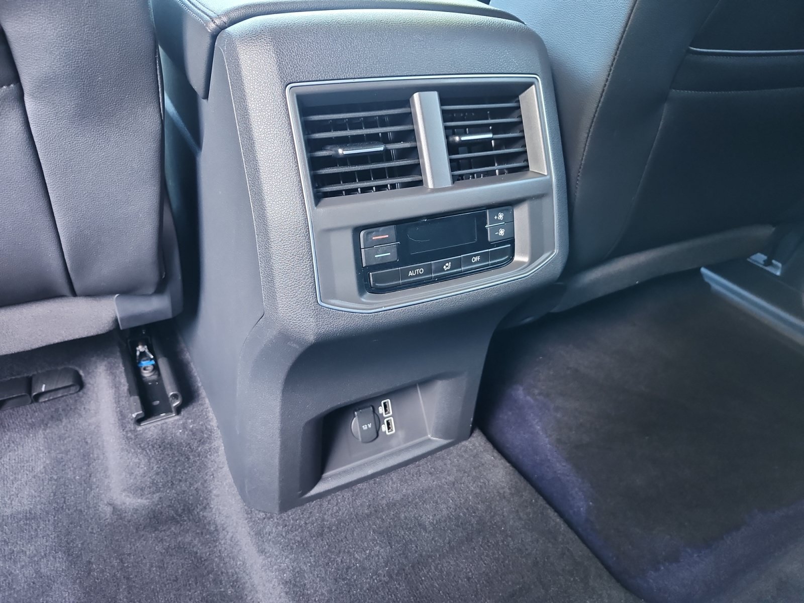 Used 2018 Volkswagen Atlas SE FWD image 13