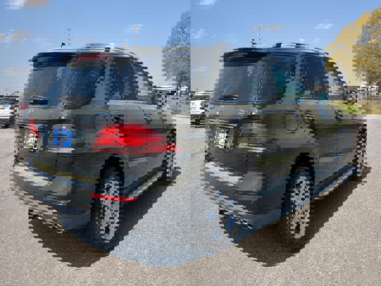 Used 2019 Mercedes-Benz GLE 400 4MATIC image 3