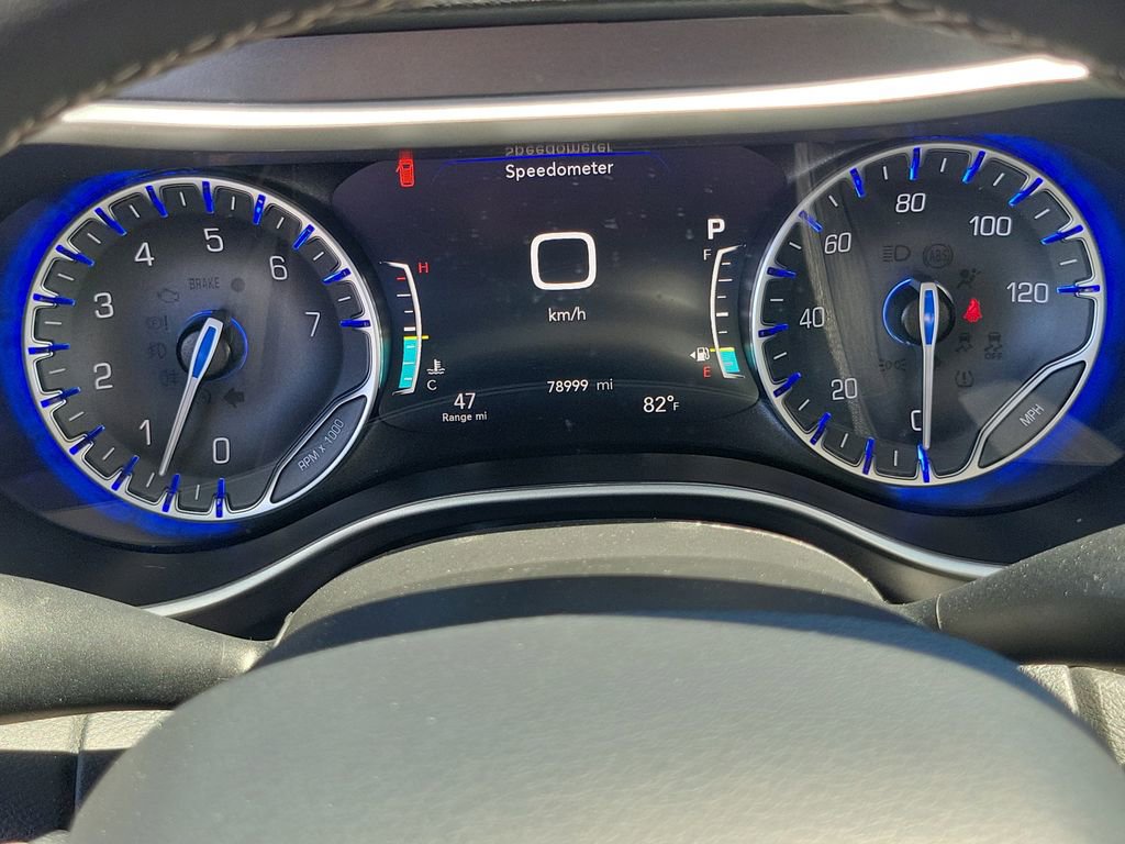 Used 2024 Chrysler Pacifica Touring-L image 25