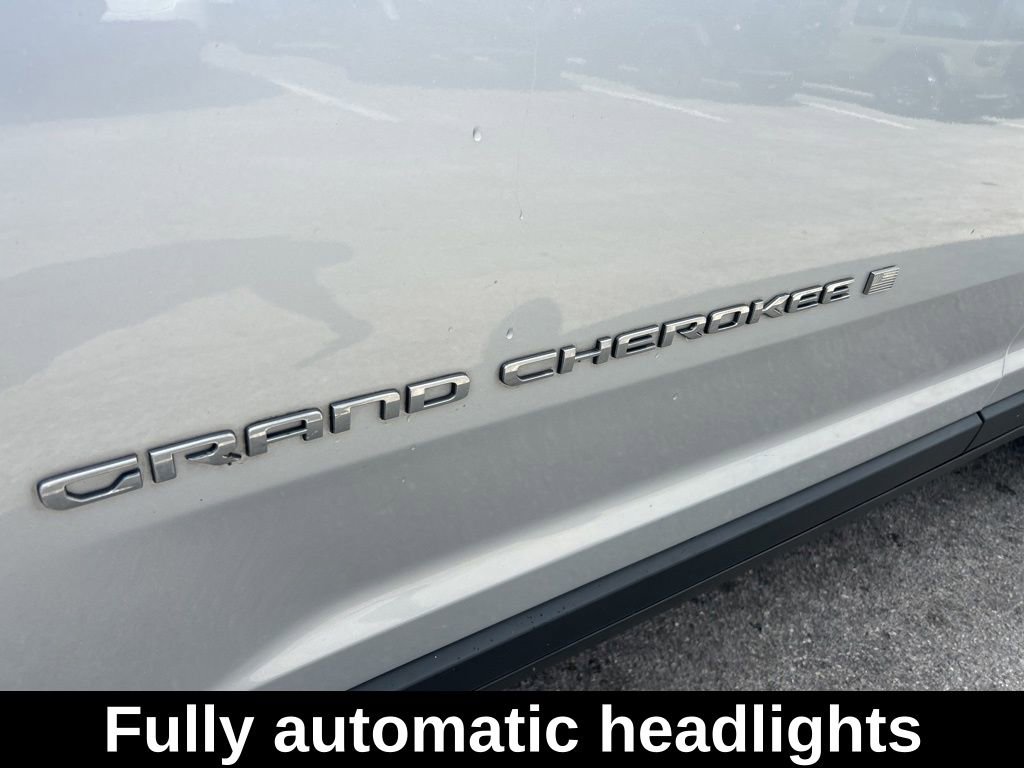 Used 2023 Jeep Grand Cherokee Laredo w/ Luxury Tech Group I image 19