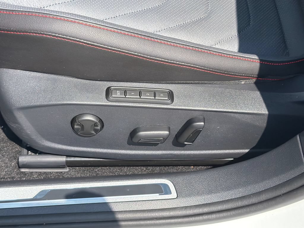 Certified 2025 Volkswagen Jetta GLI Autobahn FWD image 10