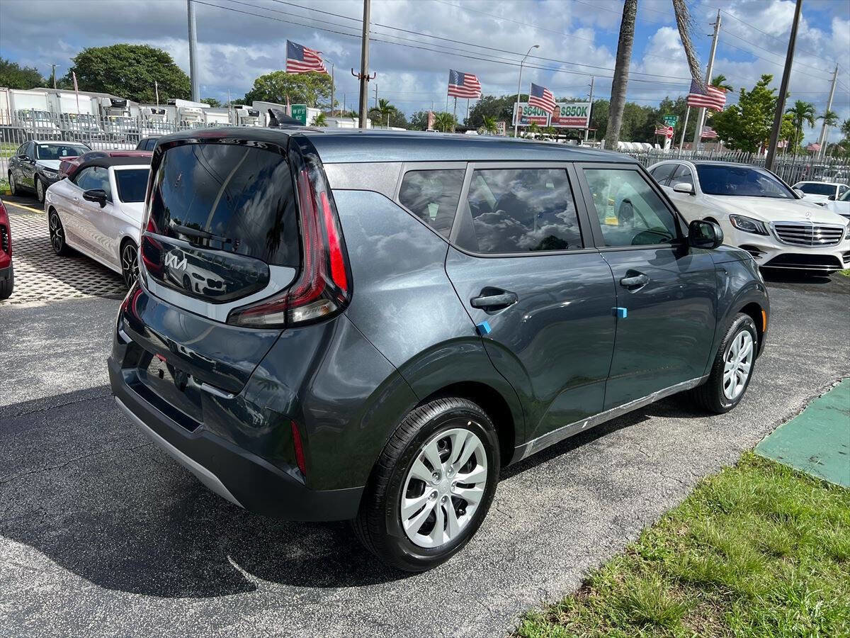 Used 2025 Kia Soul LX image 5