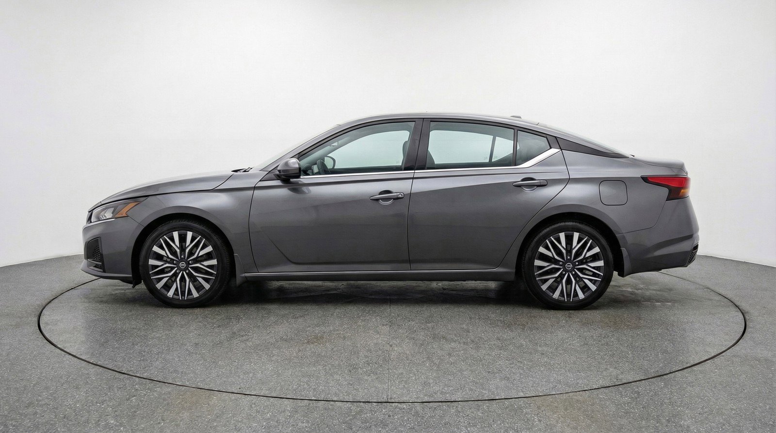 Used 2025 Nissan Altima 2.5 SV image 5