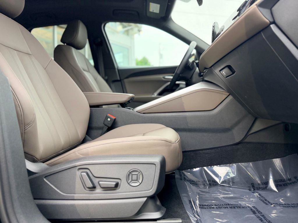 Certified 2025 Audi Q5 Premium w/ Convenience Package AWD/4WD image 21