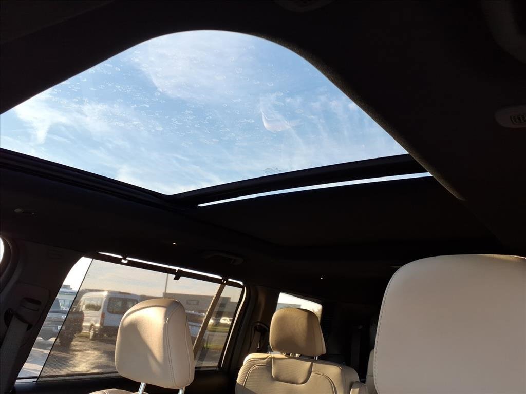 Certified 2024 Jeep Grand Cherokee L Limited w/ Luxury Tech Group II image 14