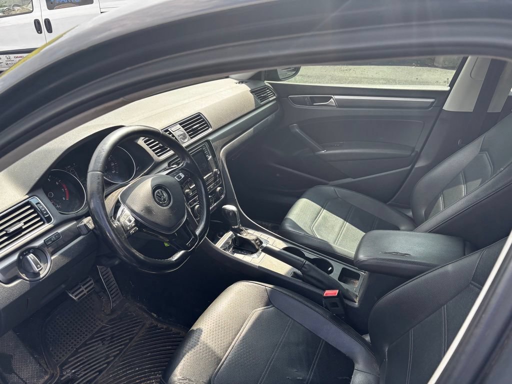 Used 2017 Volkswagen Passat 1.8T R-Line FWD image 10