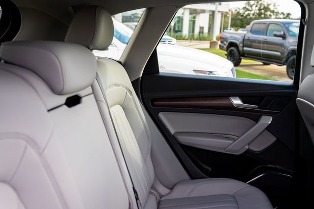 Used 2022 Audi Q5 2.0T Premium w/ Convenience Package image 9