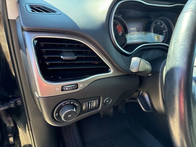 Used 2021 Jeep Cherokee Limited image 20