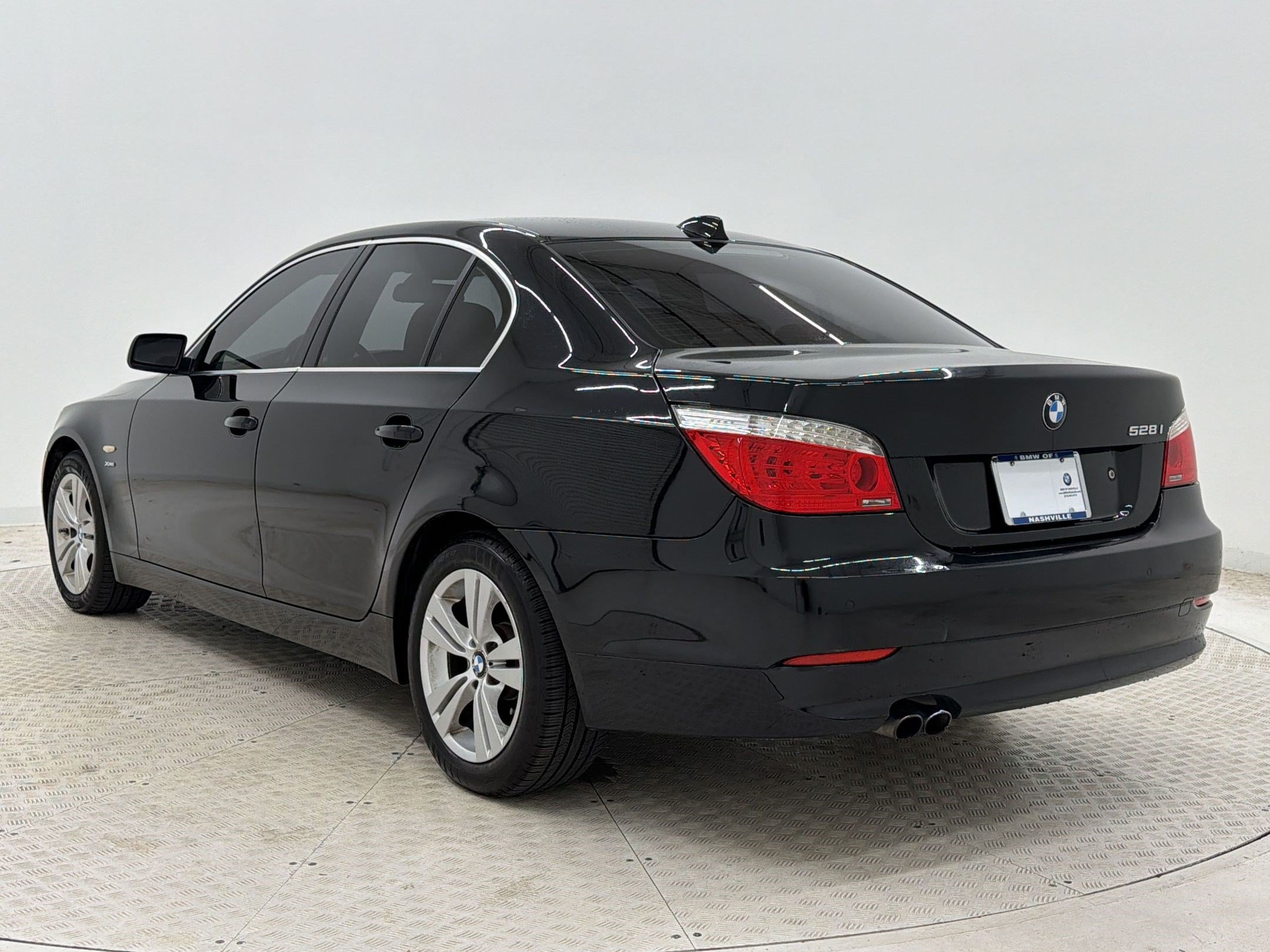 Used 2009 BMW 528i xDrive Sedan AWD/4WD image 3