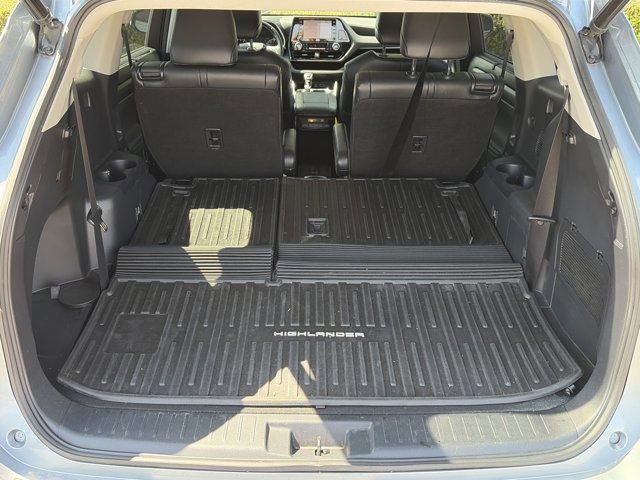 Used 2022 Toyota Highlander XLE image 8