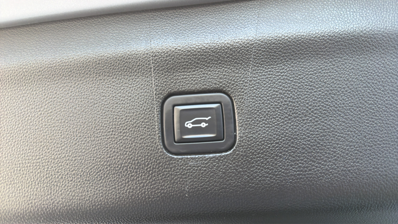 Used 2020 Buick Enclave Premium w/ Sun and Sites Package FWD image 29