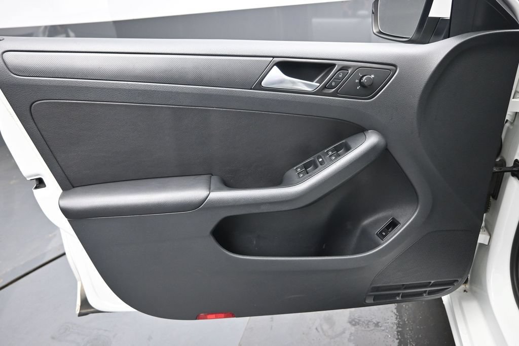 Used 2014 Volkswagen Jetta SE FWD image 16