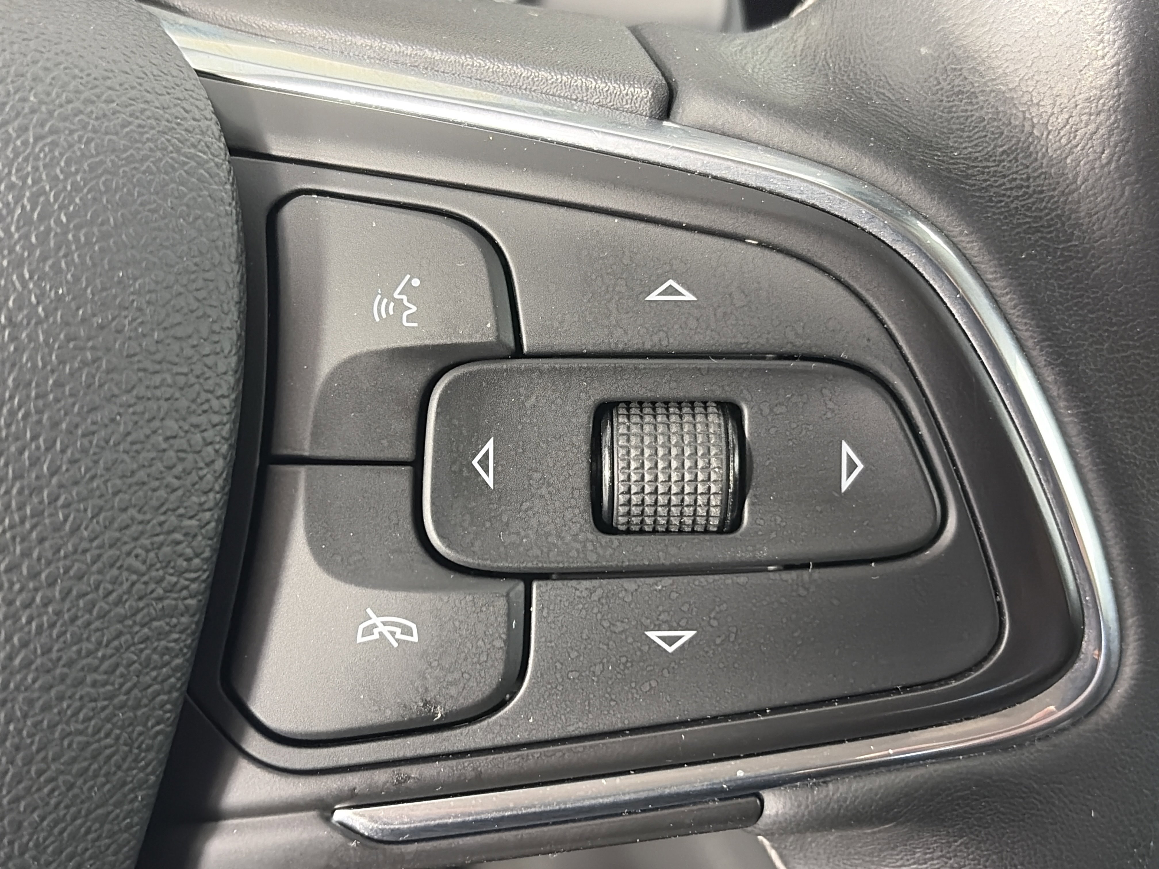 Used 2023 Buick Envision Essence AWD/4WD image 35