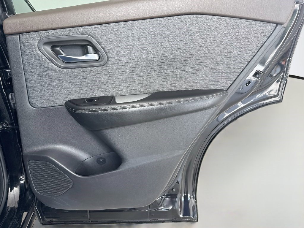 Used 2023 Nissan Rogue SV FWD image 27