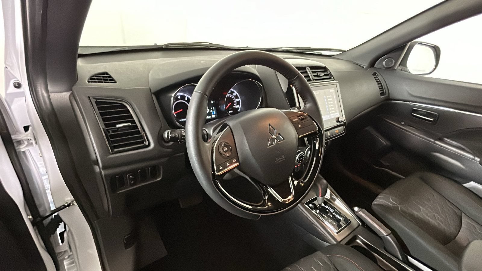 Used 2024 Mitsubishi Outlander Sport AWD image 15