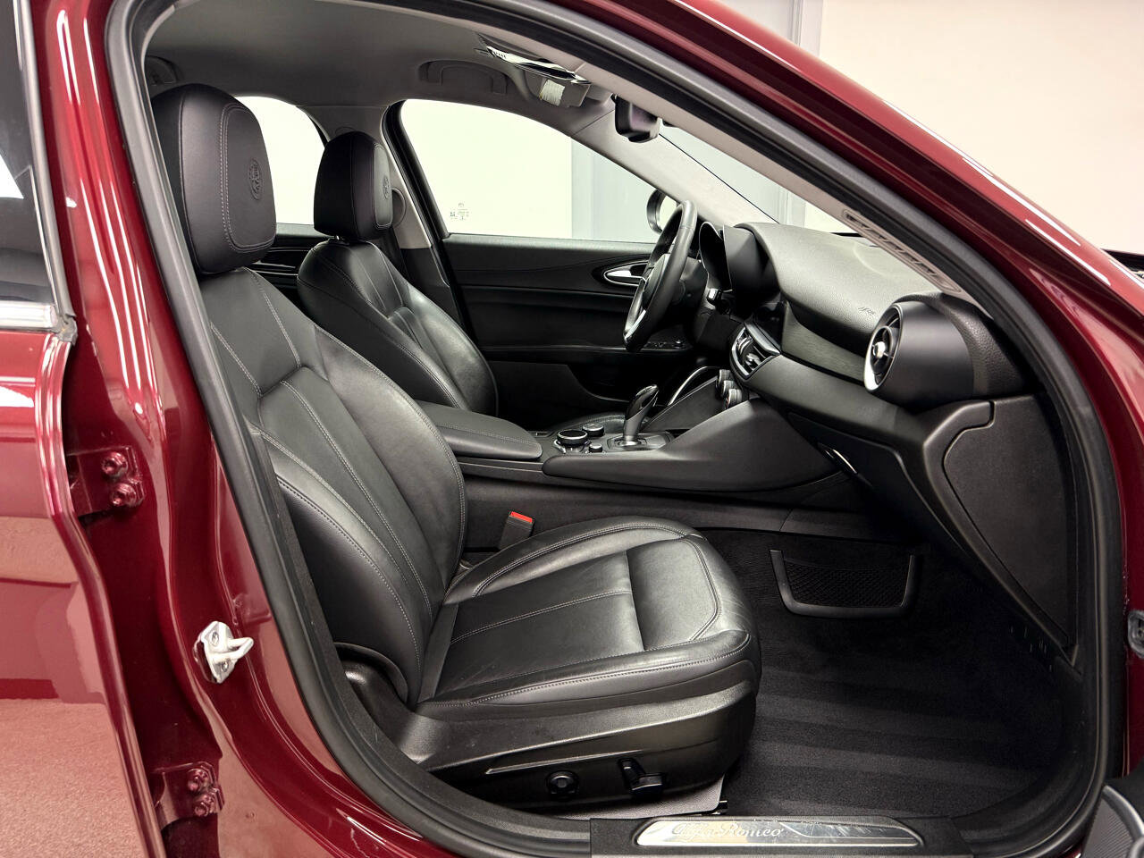Used 2018 Alfa Romeo Giulia AWD image 10