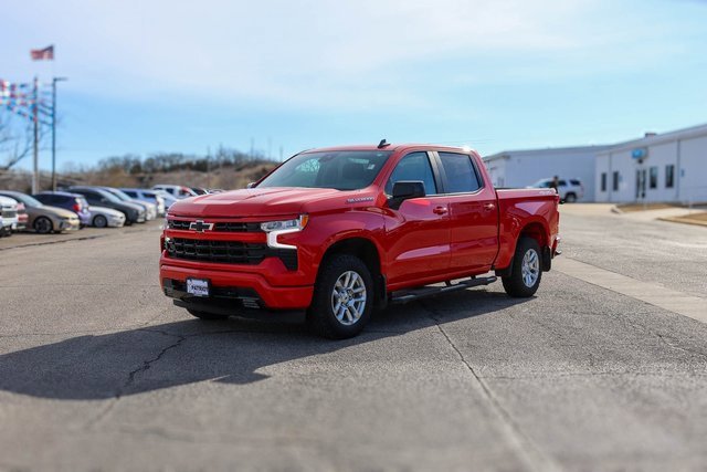 Used 2023 Chevrolet Silverado 1500 RST image 2