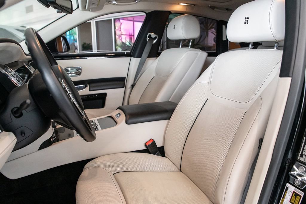 Used 2018 Rolls-Royce Ghost image 21