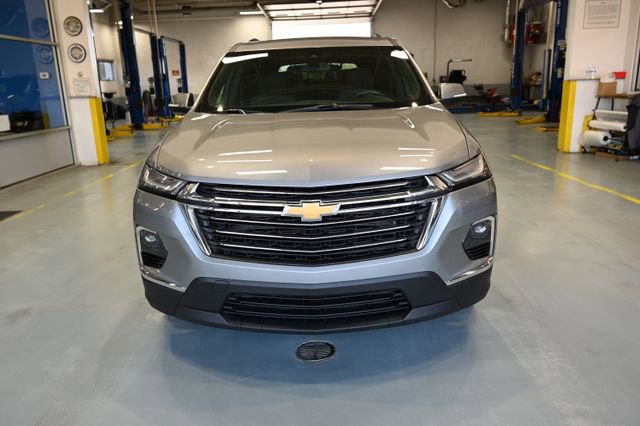 Used 2023 Chevrolet Traverse LT FWD image 2