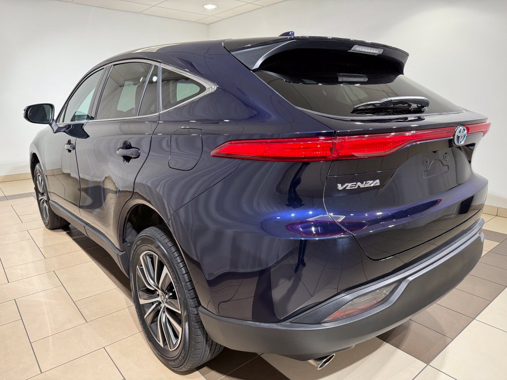 Certified 2023 Toyota Venza LE AWD/4WD image 3