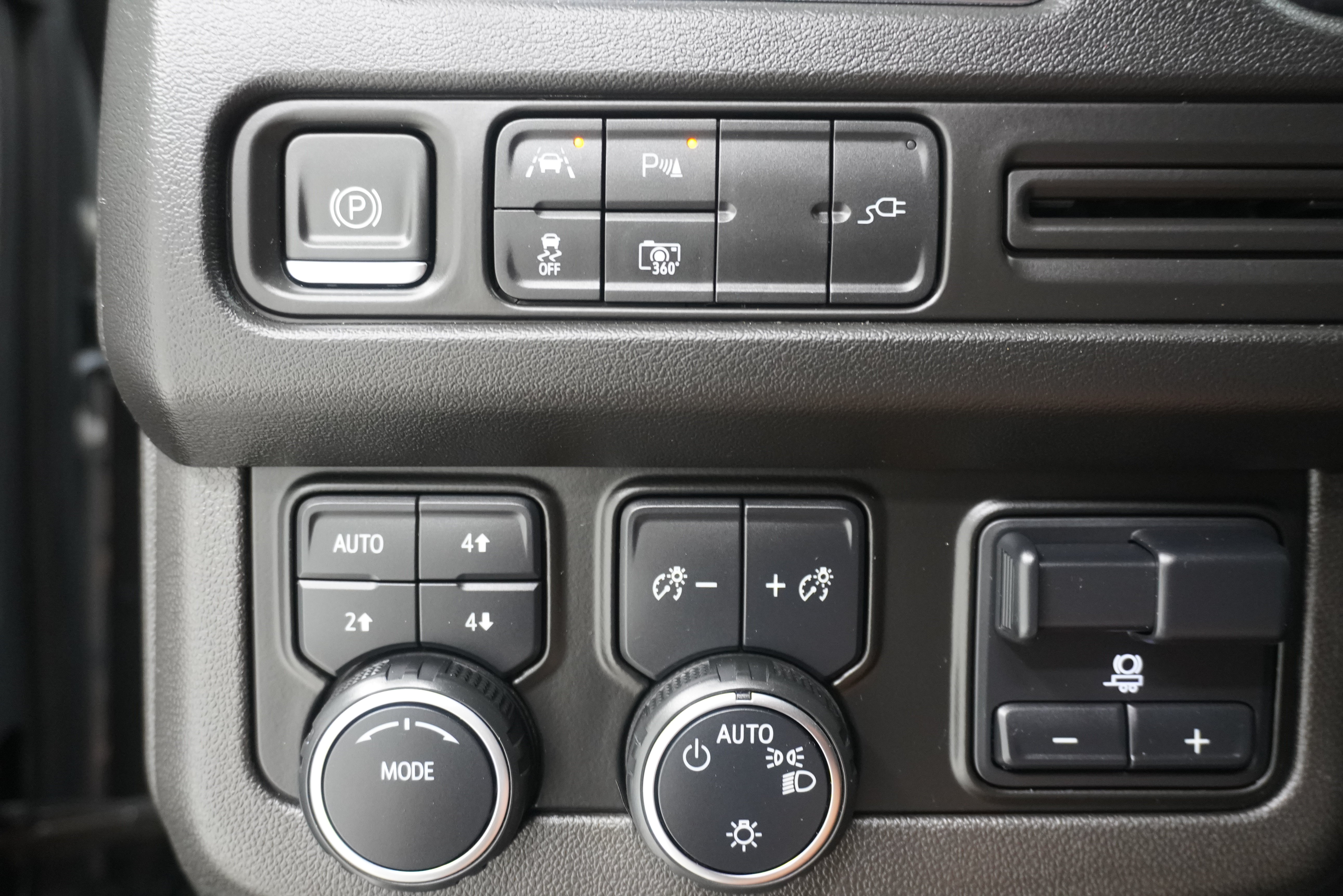 Used 2022 Chevrolet Tahoe LT w/ Luxury Package AWD/4WD image 30