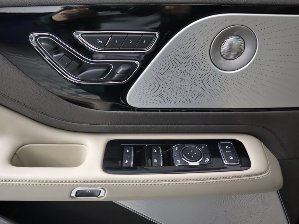 Used 2020 Lincoln Aviator Reserve w/ Equipment Group 202A image 25
