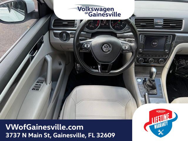 Used 2018 Volkswagen Passat 2.0T SE FWD image 11