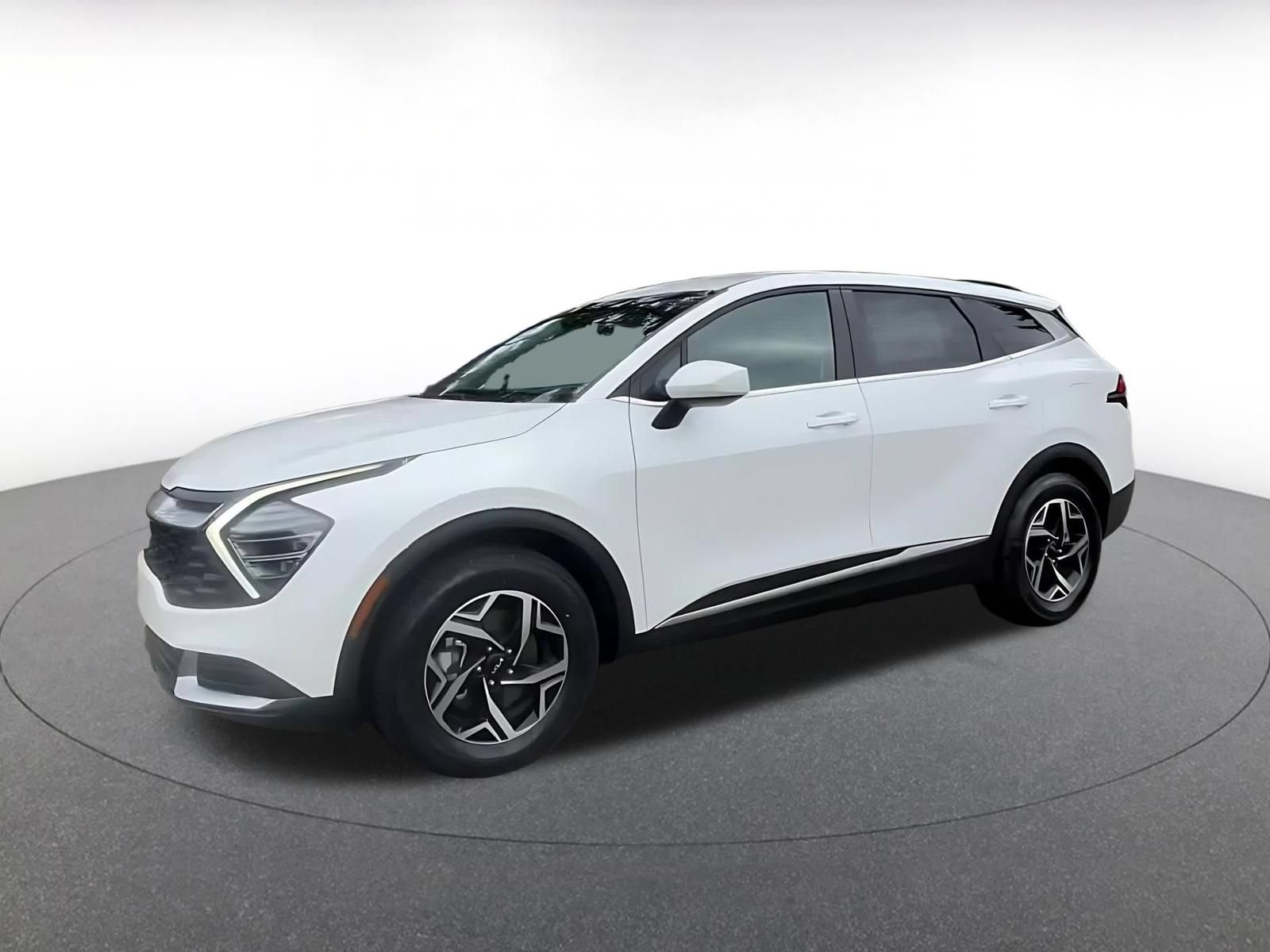 Used 2025 Kia Sportage LX FWD image 8