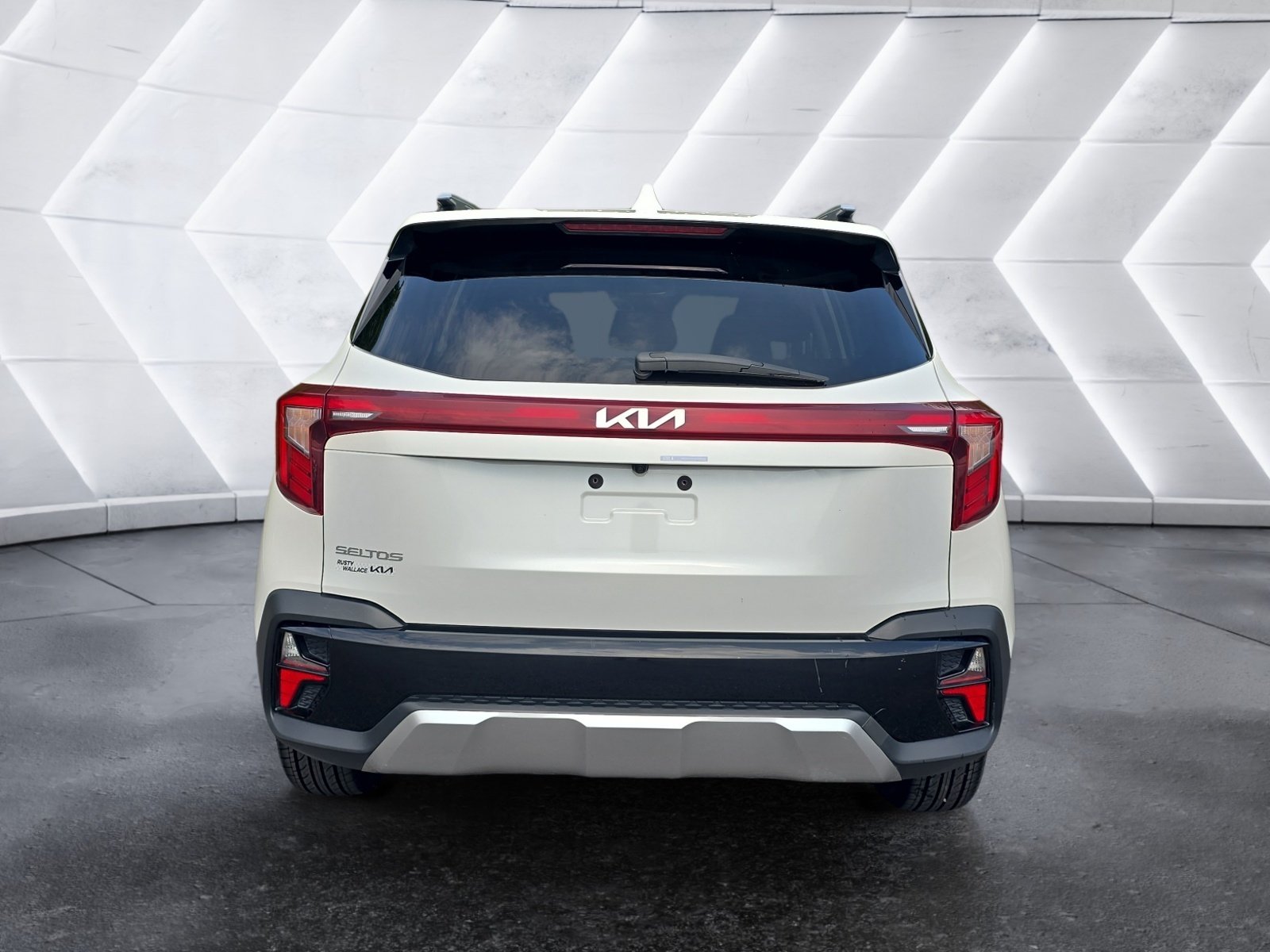 Used 2024 Kia Seltos EX FWD image 4