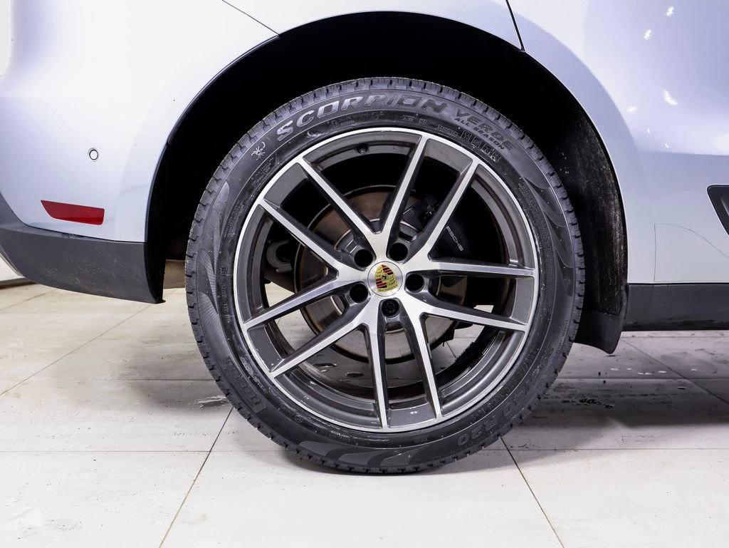 Certified 2024 Porsche Macan w/ Premium Plus Package image 26