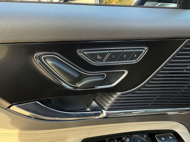 Used 2022 Lincoln Corsair AWD w/ Premium Package image 18